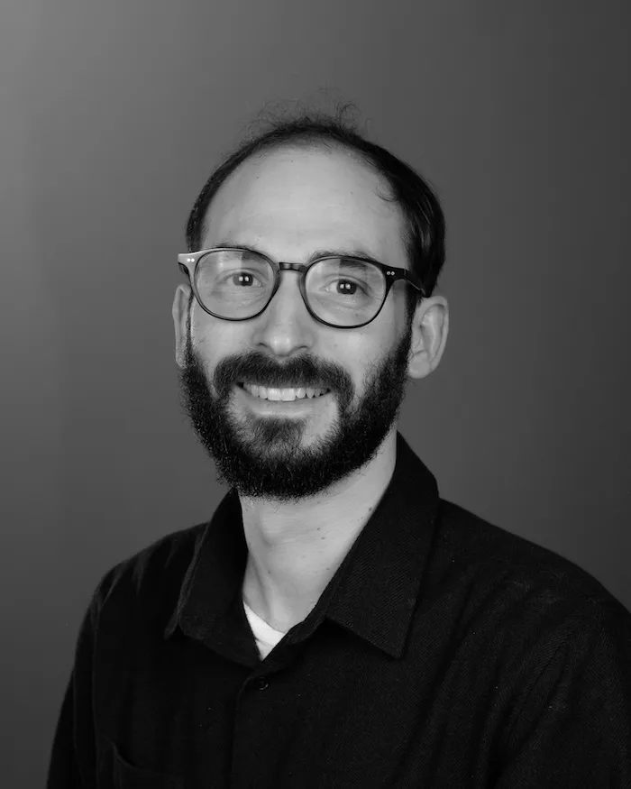Headshot of Simon Cummin